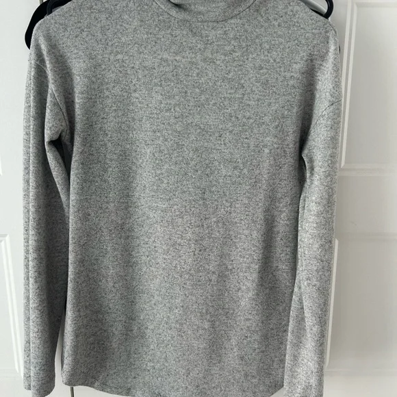 Dynamite Light Gray Turtleneck Sweater - Picture 1 of 1